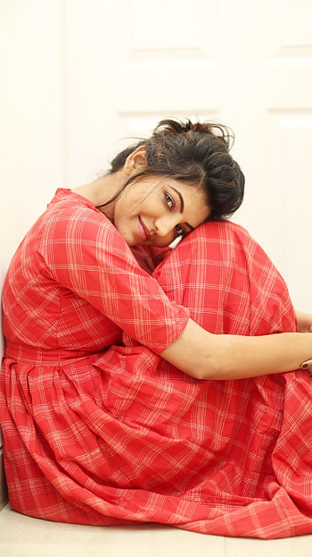 Athulya ravi, tamil actress HD phone wallpaper