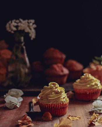 Food, Desert, Still Life, Petals, Cream, Cupcakes, Capskey HD phone wallpaper