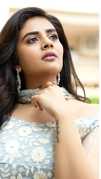 Sreemukhi, telugu actress, model HD phone wallpaper