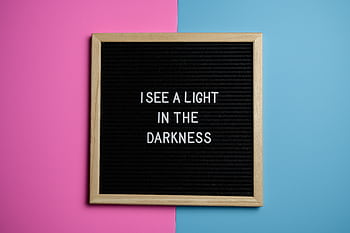 Motivational quote on a black letterboard with a pink and blue background. HD wallpaper