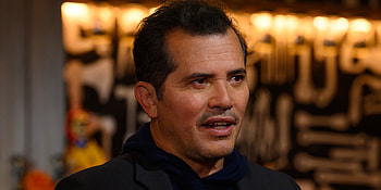 John Leguizamo, Light-skinned roles, Hollywood diversity, Challenging stereotypes HD wallpaper