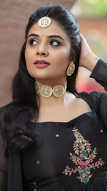 Sreemukhi, telugu actress HD phone wallpaper