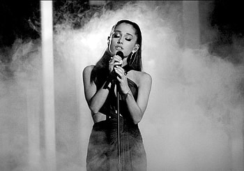 Monochrome, live, performance, singer, Ariana Grande HD wallpaper