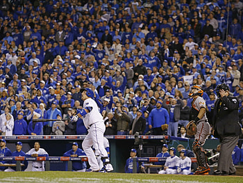 Kansas City Royals, ALCS lead, Playoff excitement, Team victory HD wallpaper