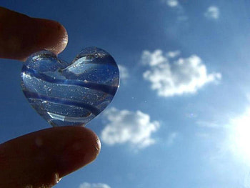Blue sky through a crystal heart!, blue, optimism, crystal, , , hand, fingers, pic, reflection, clouds, wall, sky, , heart HD wallpaper