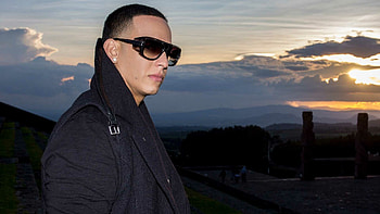 Daddy Yankee, Energetic performances, Vibrant visuals, Music icon HD wallpaper