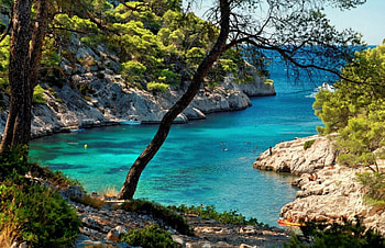 Turquoise Sea, Calanques National Park, sea, hills, France, beautiful, beach, summer, people bathing, boats, trees, turquoise water, travel HD wallpaper