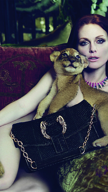 Julianne Moore, Red hair, Lion cub, Celebrity HD phone wallpaper