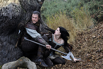 Chris Hemsworth, Huntsman, Snow White, Fantasy HD wallpaper