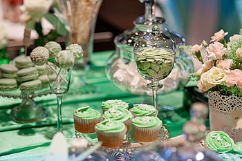 Green sweets, wedding, sweets, green, dessert, cupcake, food HD wallpaper