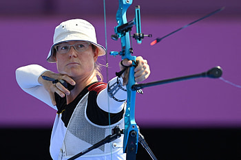 Lisa Unruh, Archery HD wallpaper