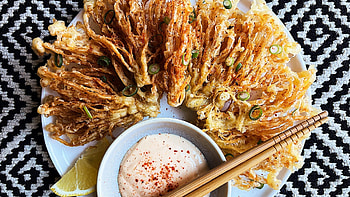 Bloomin onion makeover, Spicy sauce, Vegan-friendly appetizer, Plant-based recipe HD wallpaper