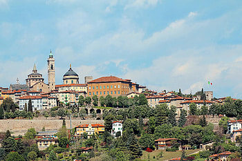Bergamo travels, Heart of Bergamo, Gold and black style, Captivating charm HD wallpaper