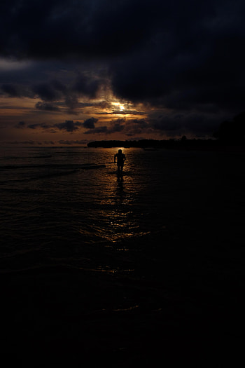 Sea, Clouds, Dark, Silhouette, Is Running, Runs HD phone wallpaper