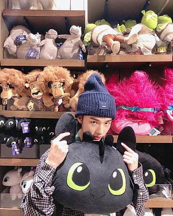 hyunjin bestie pic, kpop, stray kids, straykids HD phone wallpaper