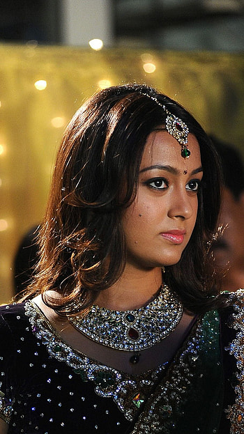 Ester Valerie Noronha, telugu actress, sexy seductive HD phone wallpaper