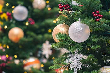Close-up of a decorated Christmas tree with elegant ornaments. HD wallpaper
