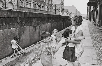 Berlin Wall, Travels, Henri Cartier-Bresson, MOMA HD wallpaper