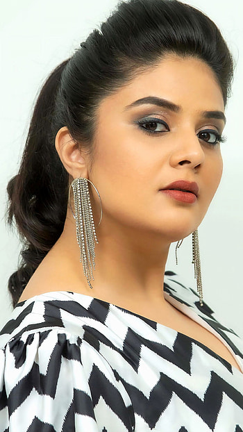 Sreemukhi, telugu actress, anchor HD phone wallpaper