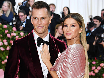 Tom Brady, Gisele Bundchen, Canine pets, Mini celebrities HD wallpaper