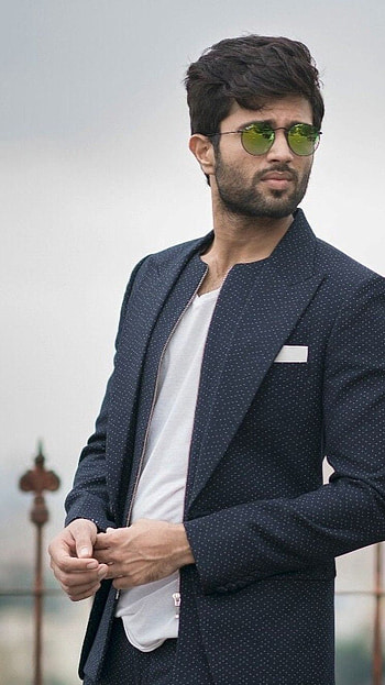 Vijayadeverkonda stylish pic, rowdy vijayadeverkonda HD phone wallpaper