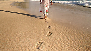 Footprints beach HD wallpaper