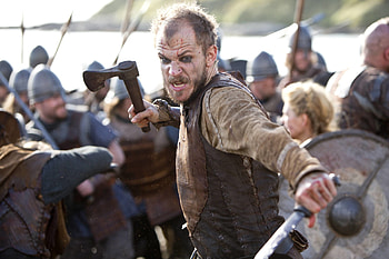 Floki (Gustaf Skarsgard) fighting in battle in VIKINGS tv series on the History Channel HD wallpaper
