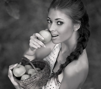 EAT AN APPLE A DAY, graphy, bw, apple, woman, beauty HD wallpaper
