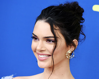 Kendall Jenner, Celebrity, Smile, Face, Brown Eyes, American, Model, Black Hair HD wallpaper