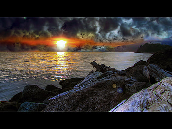 The perfect sunset, night, blue, sunsets, landscape, popular, colors, rocks, shore, reflection, red, clouds, nature, water, sun HD wallpaper