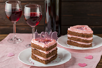 Love-Topped Chocolate Layer Cake — Ultra, food, cake HD wallpaper