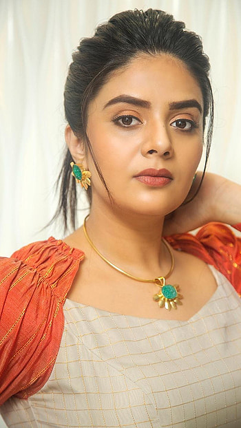 Sreemukhi, telugu actress, model HD phone wallpaper