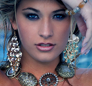 Eyes of Blue, blue, model, eyes, necklace, beauty, earrings, fantasy, lips, female HD wallpaper