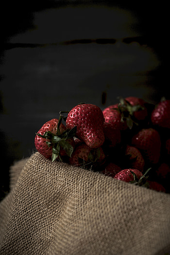 Food, Strawberry, Berries, Cloth, Ripe HD phone wallpaper