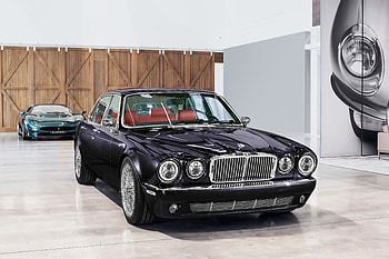 Classic Jaguar XJ6, land rover, front view HD wallpaper