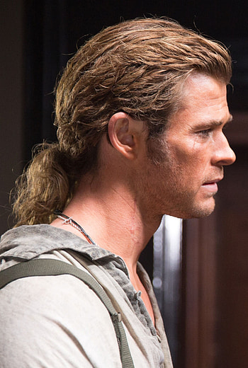 In the Heart of the Sea movie, Chris Hemsworth's role, Talented actors, Memorable performances HD phone wallpaper