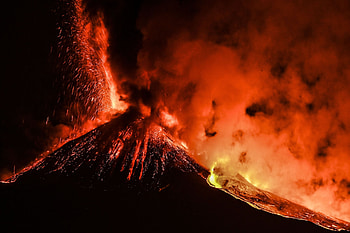 Mount Etna, Oozing lava, Striking visuals, Powerful forces HD wallpaper