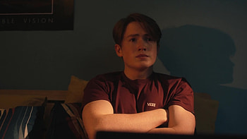 Heartstopper series, Kit Connor's Vans t-shirt, Nick Nelson, Episode 6 HD wallpaper