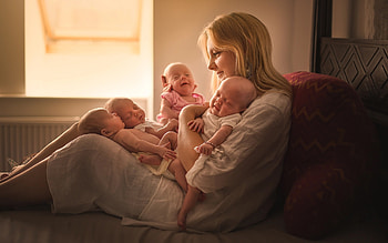 Mummy and Quadruplets, mother, babies, happy, quadruplets HD wallpaper