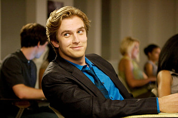 Dan Stevens, Versatile actor, Captivating performances, Multidimensional characters HD wallpaper