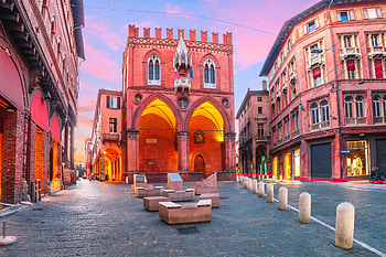 Palazzo della Mercanzia, Bologna HD wallpaper