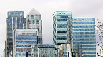 Modern skyline of Canary Wharf featuring iconic bank skyscrapers like HSBC and Barclays. HD wallpaper