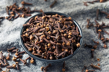 Cloves substitute, Alternatives to consider, Unique flavour, Spice versatility HD wallpaper