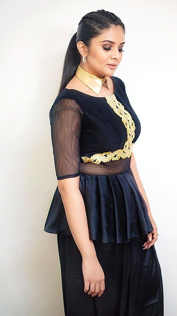 Sreemukhi, telugu actress, model HD phone wallpaper