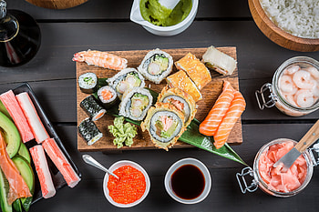 Fusion sushi , Fish caviar, Exquisite presentation, background HD wallpaper