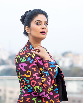 Sreemukhi, actress, anchor HD phone wallpaper