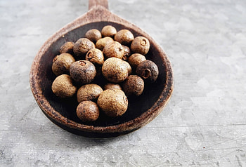 Garam masala vs allspice, Spice showdown, Aromatic clash, Flavorful debate HD wallpaper