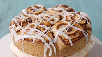 Cinnabon, Cinnabun cake, Baking tutorial, Dessert recipe HD wallpaper