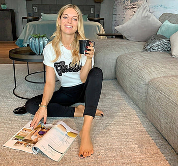 Francesca Leto, holding mug, grey sofa, black yoga pants, blonde, sitting, magazine, white t shirt HD wallpaper