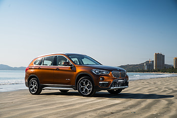 Compact suv, sea shore, Bmw x1 HD wallpaper